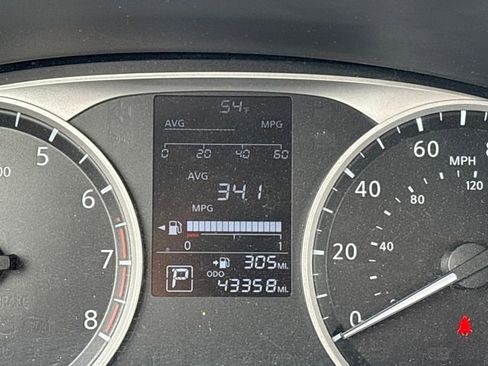 Used 2024 Nissan Kicks S image 10