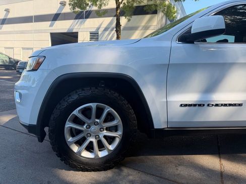 Used 2021 Jeep Grand Cherokee Laredo X AWD/4WD image 7