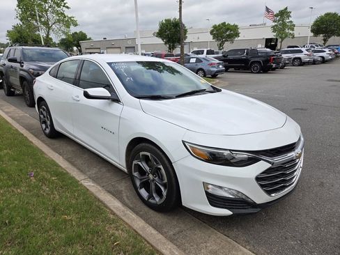 Used 2020 Chevrolet Malibu LT image 3