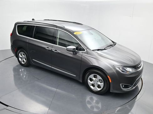 Used 2017 Chrysler Pacifica Platinum image 48