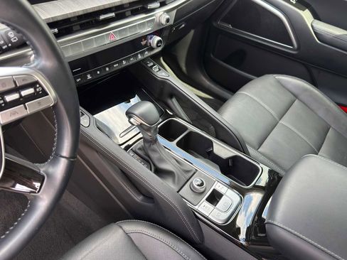 Certified 2024 Kia Telluride EX w/ EX Captain's Chair Package FWD image 11