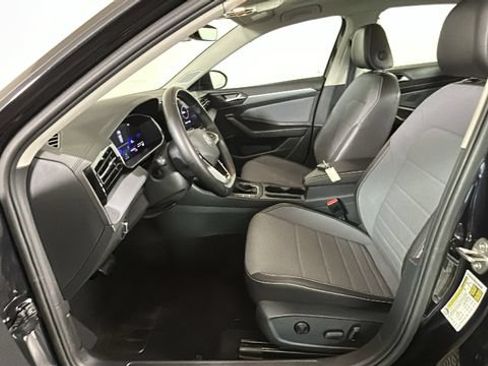 Used 2025 Volkswagen Jetta SE FWD image 12