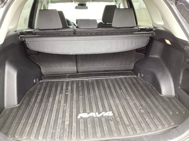 Used 2020 Toyota RAV4 XLE w/ Convenience Package AWD/4WD image 16