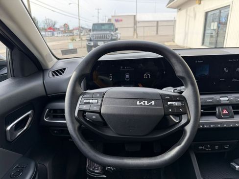 Used 2025 Kia K4 LXS image 35