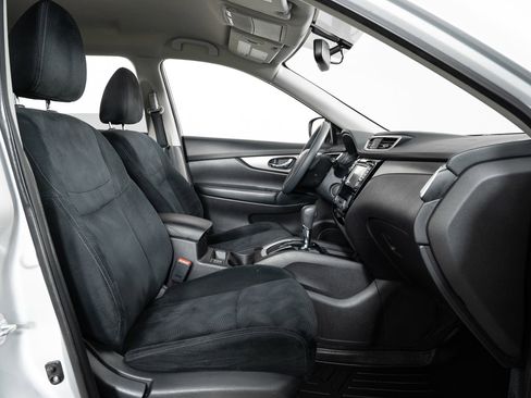 Used 2015 Nissan Rogue SV w/ SV Premium Package image 28