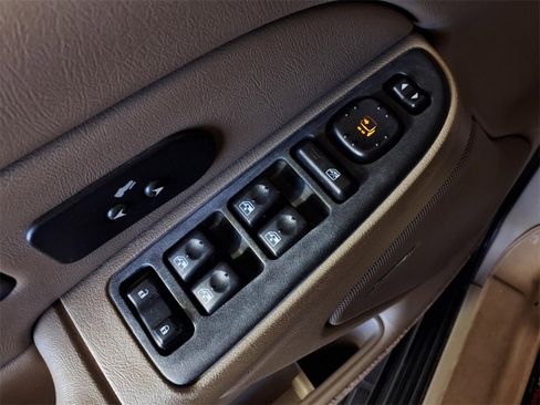 Used 2004 Chevrolet Suburban LS w/ Preferred Equipment Group image 25