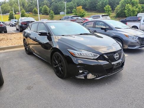 Used 2023 Nissan Maxima SR w/ Sport Mat Group FWD image 3