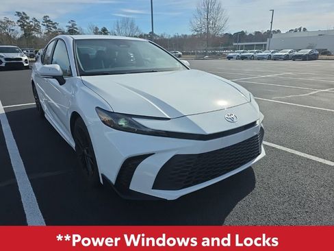 Used 2025 Toyota Camry SE image 15
