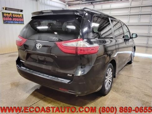 Used 2020 Toyota Sienna XLE FWD image 3