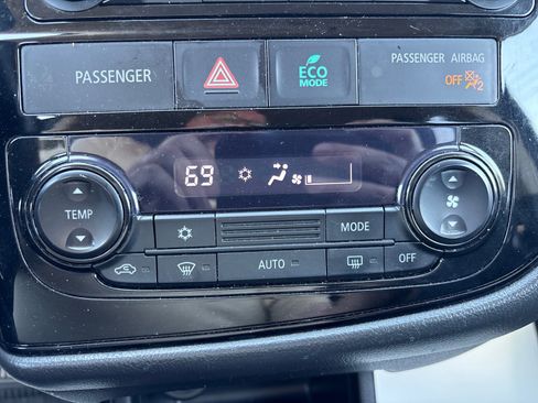 Used 2016 Mitsubishi Outlander ES image 29