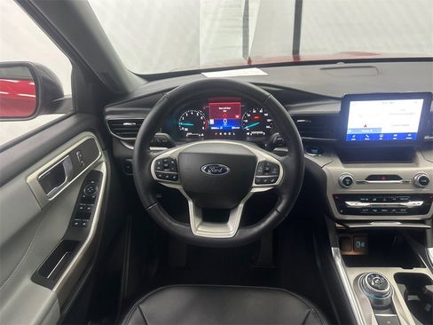 Used 2023 Ford Explorer XLT w/ Equipment Group 202A image 25