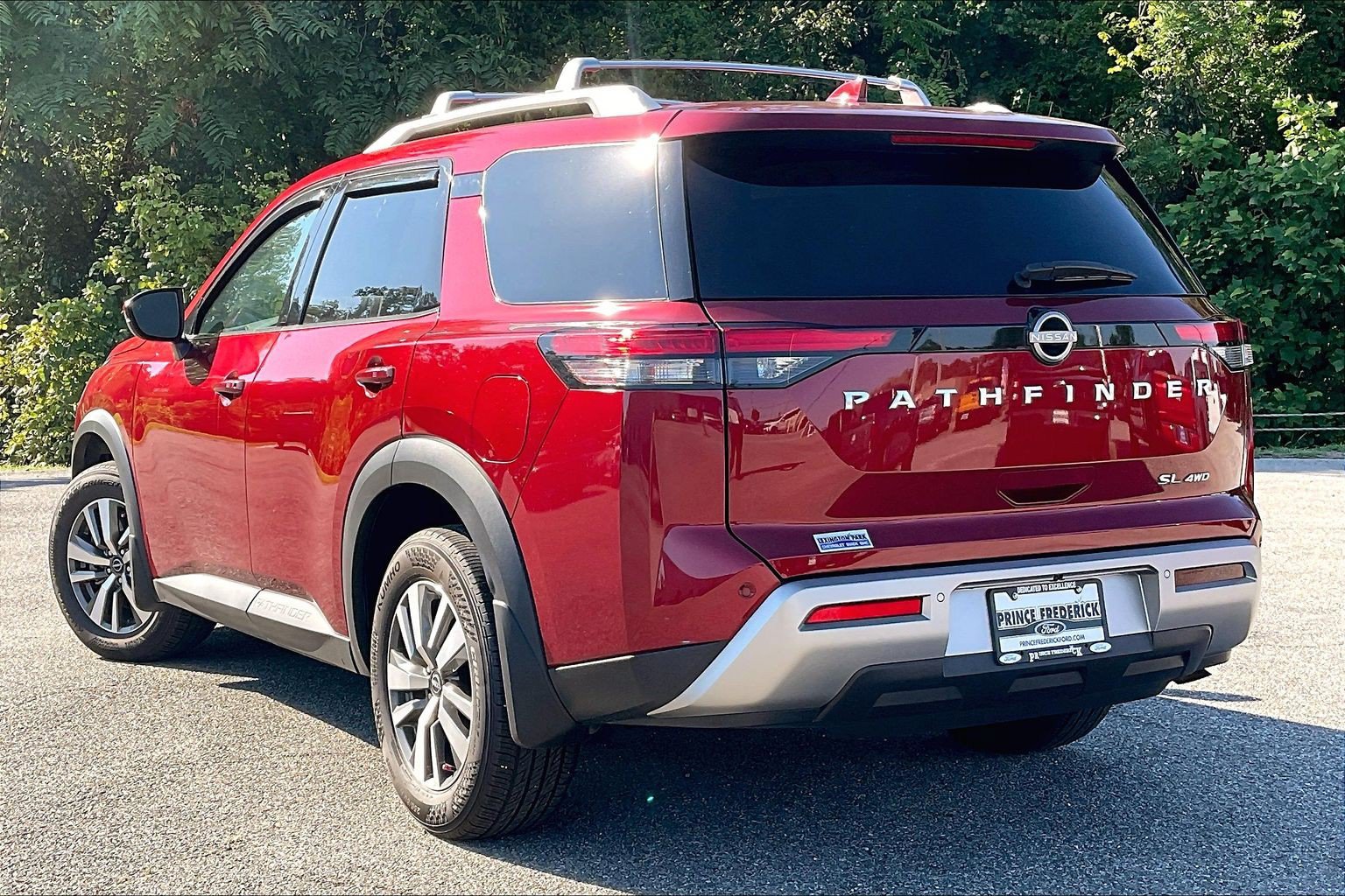 Used 2024 Nissan Pathfinder SL AWD/4WD image 12