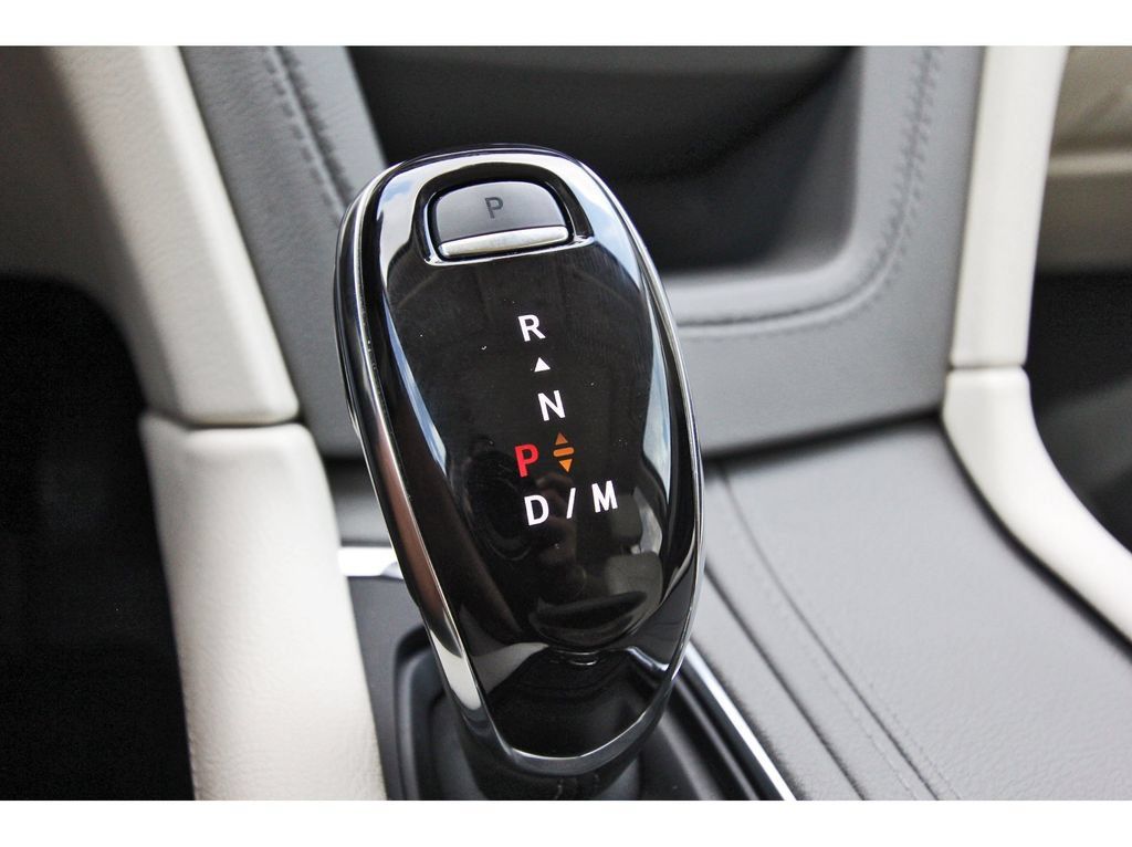 Certified 2023 Cadillac XT5 Premium Luxury w/ Technology Package FWD image 25