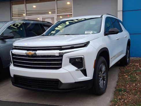 New 2026 Chevrolet Traverse LT w/ Driver Confidence Package image 3