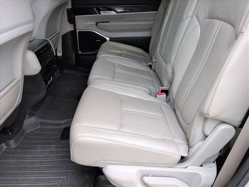 Used 2022 Jeep Wagoneer Series II AWD/4WD image 27