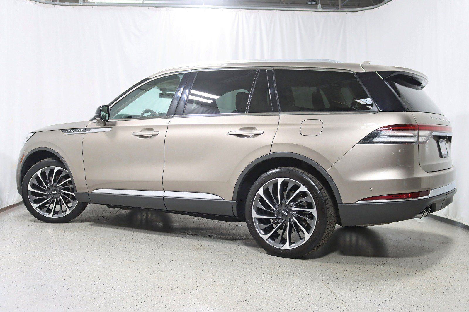 Used 2020 Lincoln Aviator Reserve w/ Equipment Group 202A AWD/4WD image 9