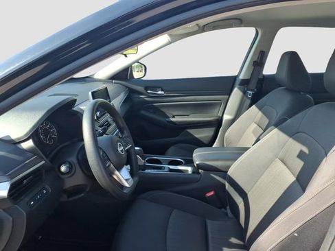 Used 2024 Nissan Altima 2.5 SV FWD image 7