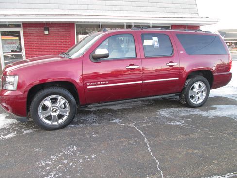 Used 2010 Chevrolet Suburban LTZ image 2