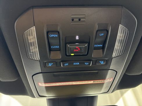 Used 2022 Toyota Highlander XSE AWD/4WD image 23