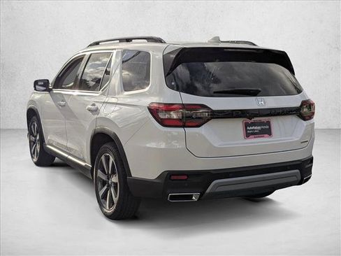 New 2025 Honda Pilot Touring image 8