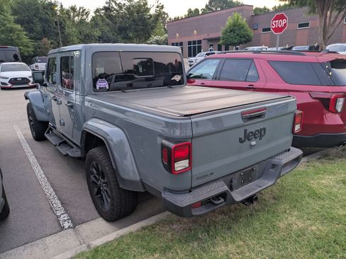 Used 2025 Jeep Gladiator Sport AWD/4WD image 4