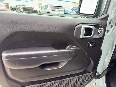 Used 2024 Jeep Wrangler Sport image 12