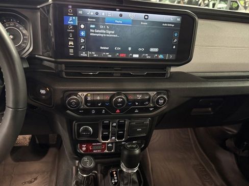 Used 2024 Jeep Wrangler Willys image 14