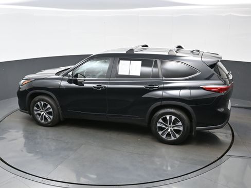 Used 2023 Toyota Highlander XLE AWD/4WD image 38