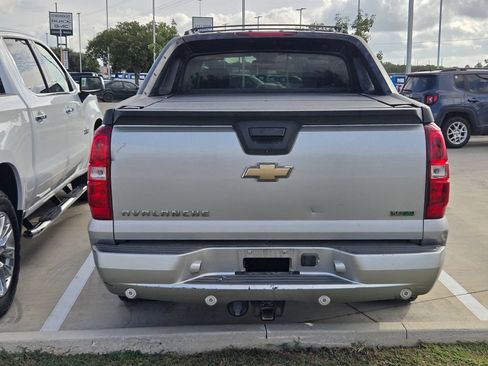 Used 2010 Chevrolet Avalanche LTZ AWD/4WD image 5