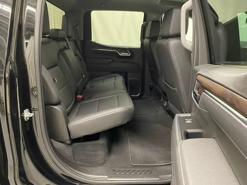 Used 2025 GMC Sierra 1500 SLT AWD/4WD image 17