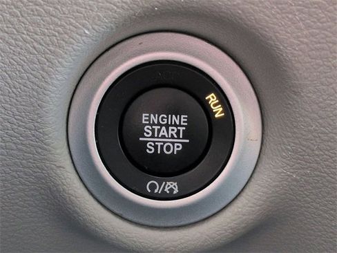 Certified 2024 Chrysler Pacifica Touring-L image 21