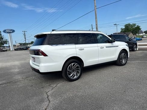 Used 2025 Lincoln Navigator Reserve AWD/4WD image 21
