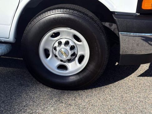 Used 2025 Chevrolet Express 2500 w/ Driver Convenience Package RWD image 7