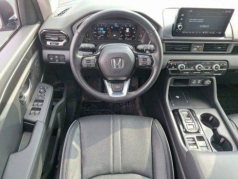 Used 2025 Honda Pilot Elite image 12