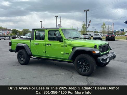 Used 2025 Jeep Gladiator Sport AWD/4WD image 3
