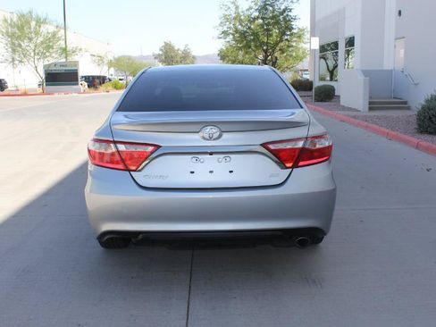 Used 2017 Toyota Camry SE FWD image 6