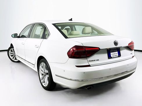 Used 2017 Volkswagen Passat 1.8T SEL Premium FWD image 6