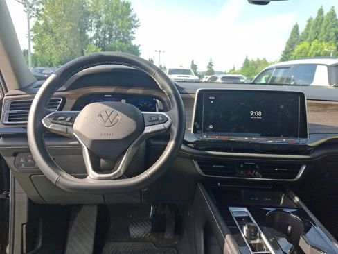 Used 2024 Volkswagen Atlas SEL AWD/4WD image 13