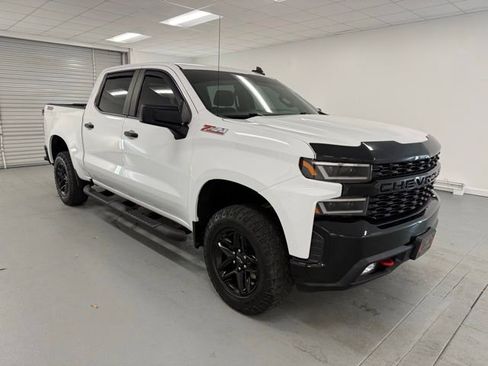 Used 2020 Chevrolet Silverado 1500 Custom Trail Boss w/ Custom Convenience Package image 3