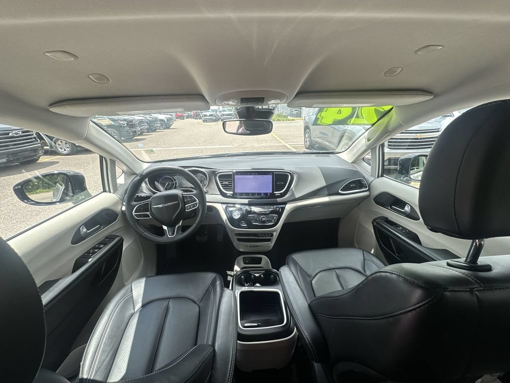 Used 2024 Chrysler Pacifica Touring-L FWD image 26