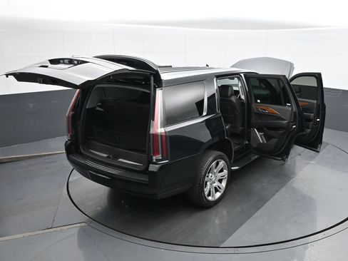 Used 2019 Cadillac Escalade Luxury AWD/4WD image 40