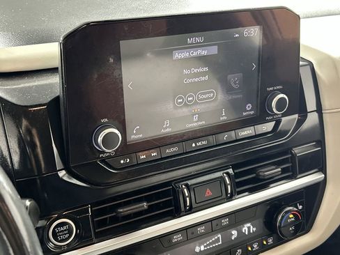 Used 2022 Nissan Pathfinder SV image 17