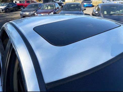 Used 2011 Honda Accord EX-L image 2