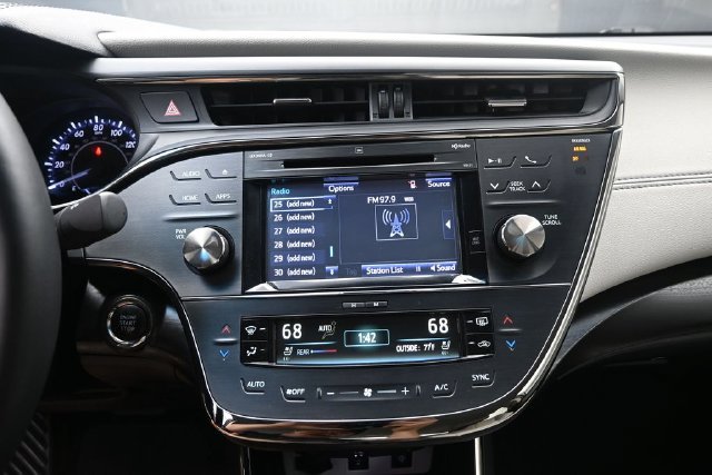 Used 2016 Toyota Avalon Limited w/ Toyota Safety Sense Package FWD image 11