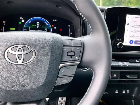 Used 2025 Toyota Camry SE w/ Convenience Package FWD image 24