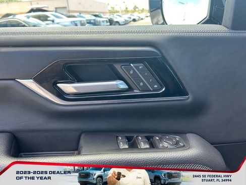 Used 2025 GMC Yukon XL Denali AWD/4WD image 24