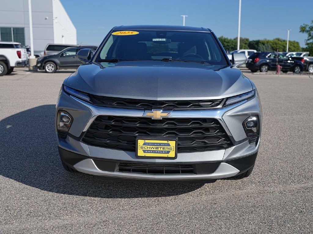 Used 2025 Chevrolet Blazer LT AWD/4WD image 2