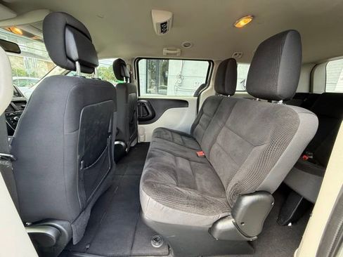 Used 2019 Dodge Grand Caravan SE w/ UConnect Hands-Free Group image 24