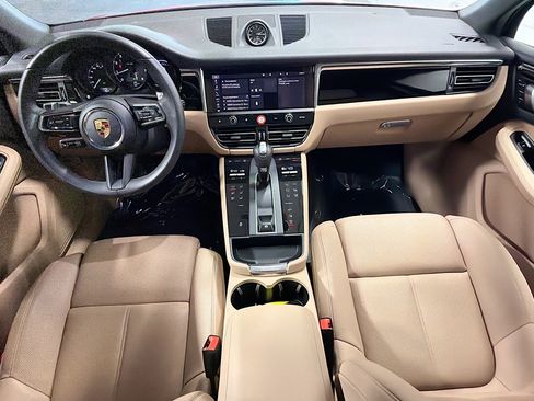 Certified 2025 Porsche Macan image 16