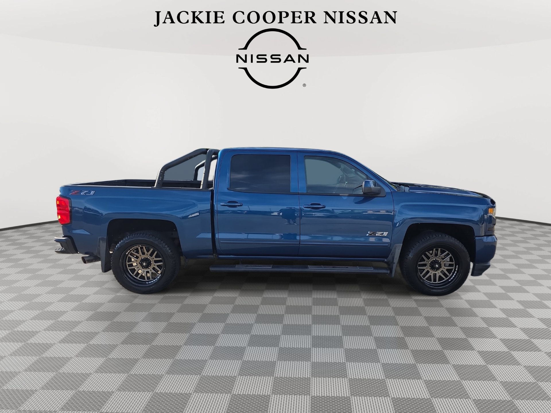 Used 2018 Chevrolet Silverado 1500 LT w/ All Star Edition AWD/4WD image 4